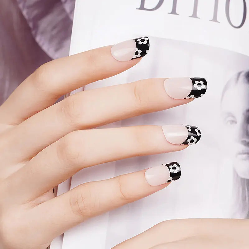 Black And White Flower — Semi-Cured Gel Nail Wraps