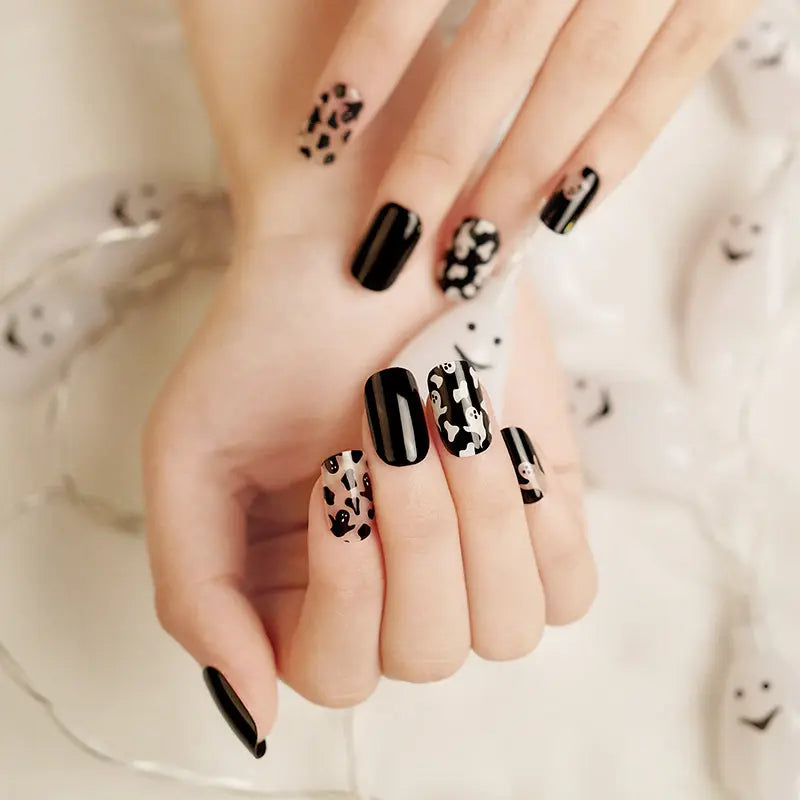 Ghost Design Halloween — Semi-Cured Gel Nail Wraps