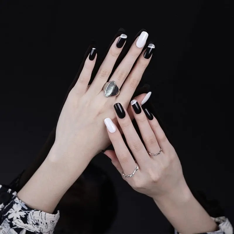 Minimalist Black And White — Semi-Cured Gel Nail Wraps