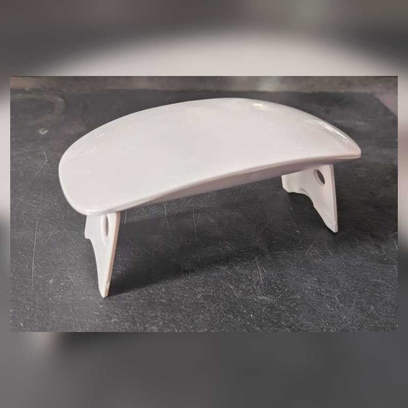 Poppet Gels LED nail lamp with fold-out legs